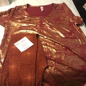 Gold shiny Classic T with Leggings! Sold as a set!